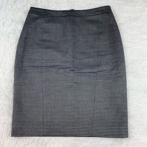Akris Punto women's size 4 gray striped pencil skirt